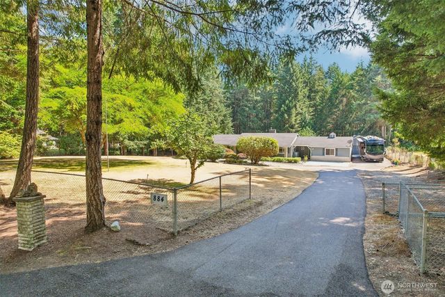 884 Kamus Place, Fox Island, WA 98333