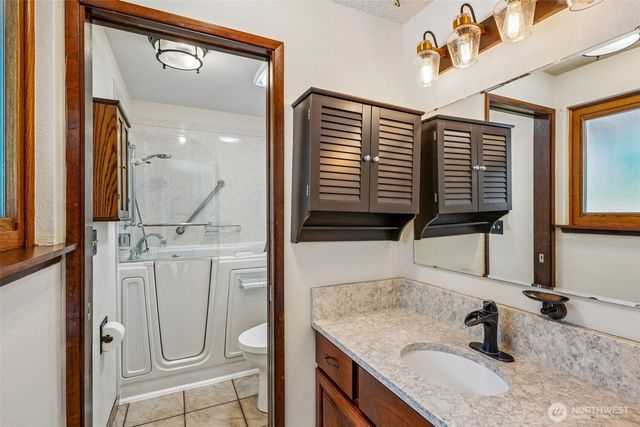 884 Kamus Place, Fox Island, WA 98333