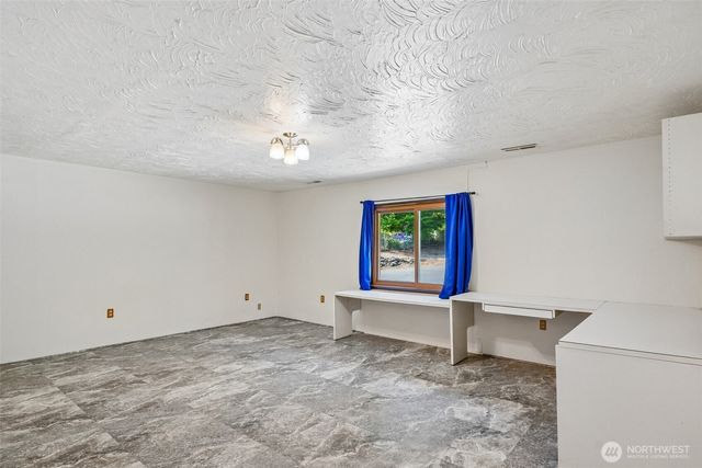 884 Kamus Place, Fox Island, WA 98333