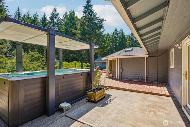 884 Kamus Place, Fox Island, WA 98333