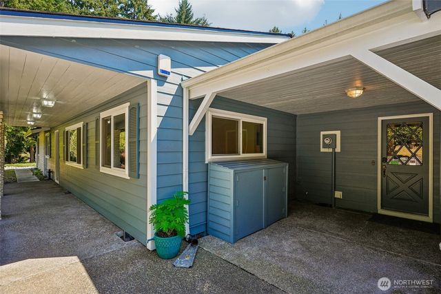 884 Kamus Place, Fox Island, WA 98333