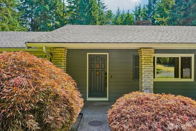 884 Kamus Place, Fox Island, WA 98333