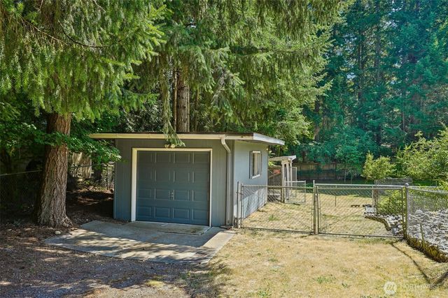 884 Kamus Place, Fox Island, WA 98333