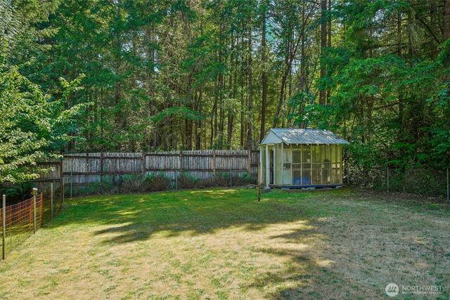 884 Kamus Place, Fox Island, WA 98333