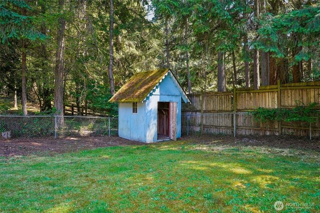 884 Kamus Place, Fox Island, WA 98333