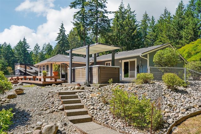 884 Kamus Place, Fox Island, WA 98333