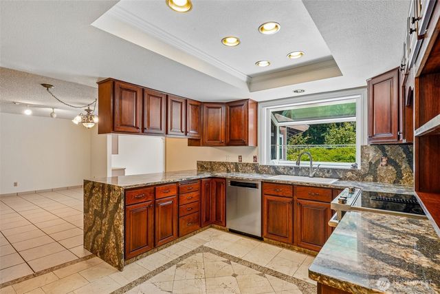 884 Kamus Place, Fox Island, WA 98333