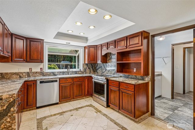 884 Kamus Place, Fox Island, WA 98333