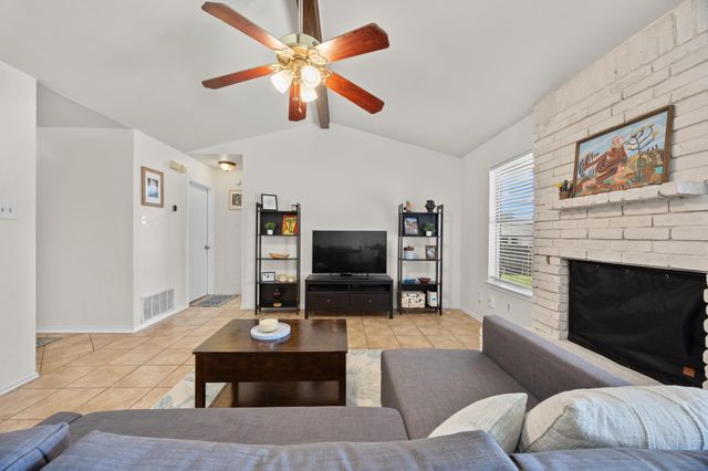 1006 Edgerly LN, Pflugerville, TX 78660