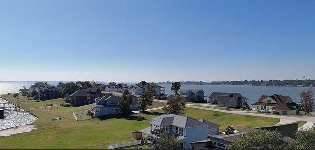 225 Peninsula Drive, Livingston, TX 77351