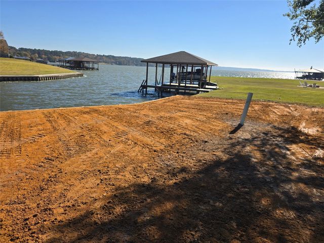 225 Peninsula Drive, Livingston, TX 77351