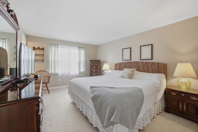 72 Palomino Dr, Franklin, MA 02038