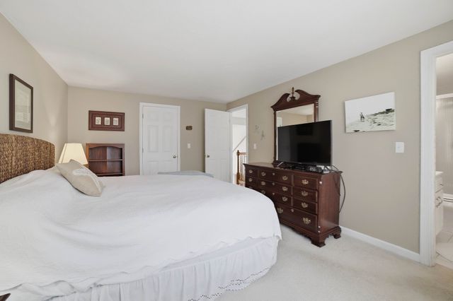 72 Palomino Dr, Franklin, MA 02038