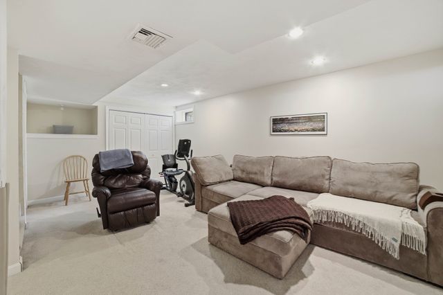 72 Palomino Dr, Franklin, MA 02038