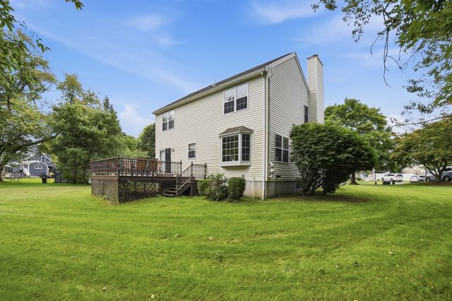 72 Palomino Dr, Franklin, MA 02038