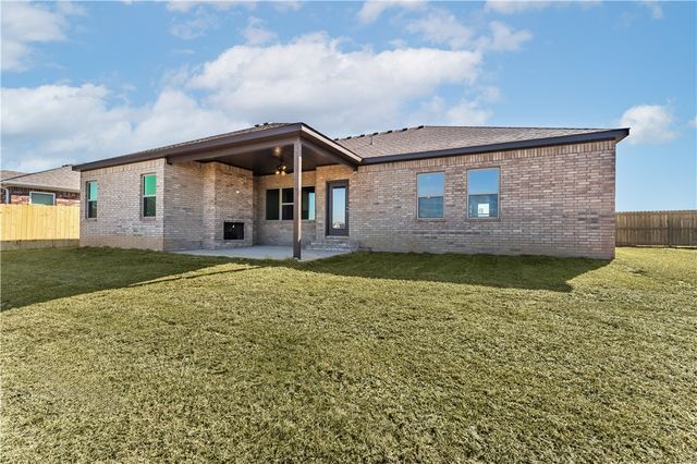 4680 W Triangle Street, Fayetteville, AR 72704