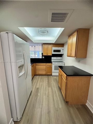 2000 Atlantic Shores Blvd 209, Hallandale Beach, FL 33009