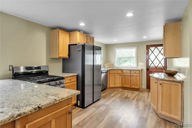 54 North Shore Drive, Hamburg, NY 14219