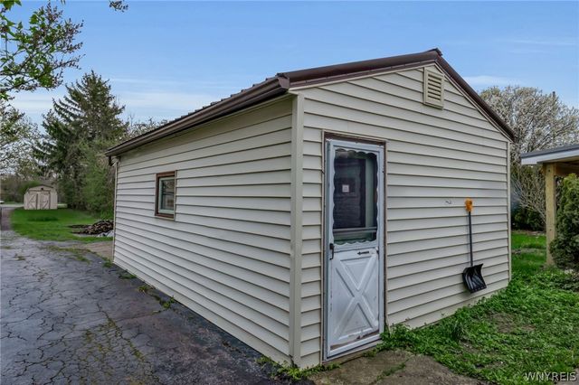 54 North Shore Drive, Hamburg, NY 14219