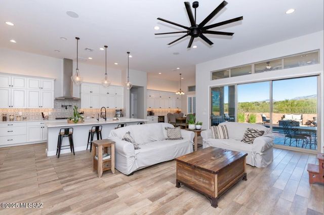 13480 N Cape Marigold Drive, Oro Valley, AZ 85755