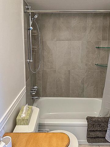 3505 NW 48th Avenue 403, Lauderdale Lakes, FL 33319