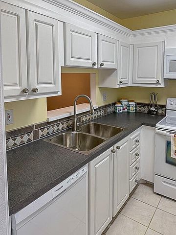 3505 NW 48th Avenue 403, Lauderdale Lakes, FL 33319