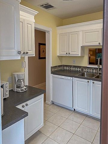 3505 NW 48th Avenue 403, Lauderdale Lakes, FL 33319