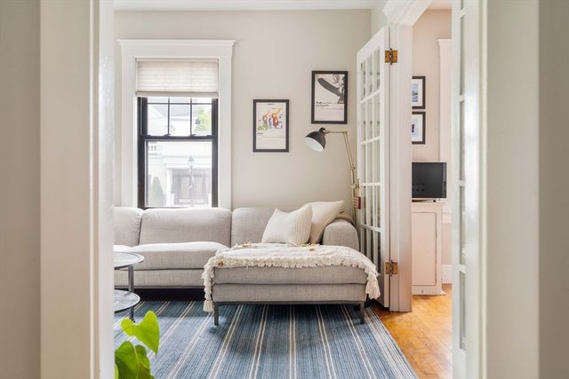 10 Washington Ave. 1, Waltham, MA 02453