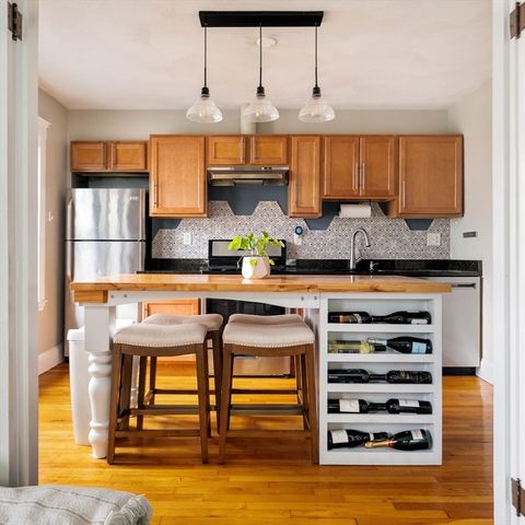 10 Washington Ave. 1, Waltham, MA 02453