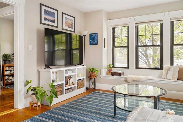 10 Washington Ave. 1, Waltham, MA 02453