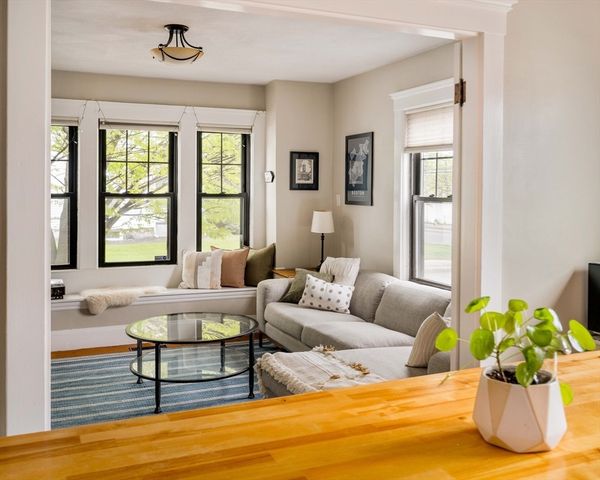 10 Washington Ave. 1, Waltham, MA 02453