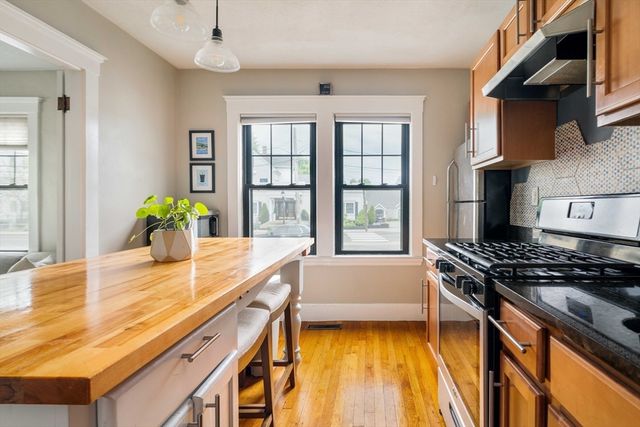 10 Washington Ave. 1, Waltham, MA 02453