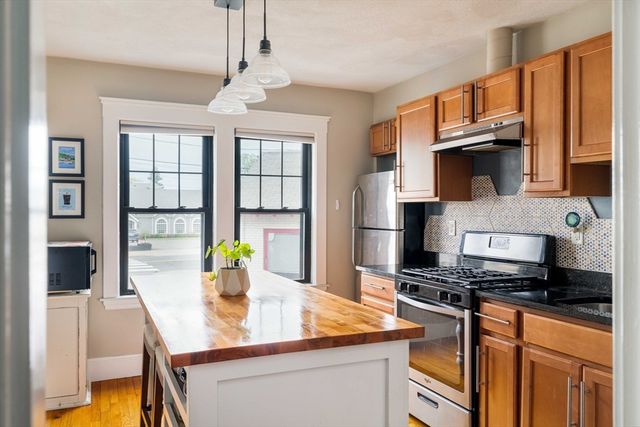 10 Washington Ave. 1, Waltham, MA 02453