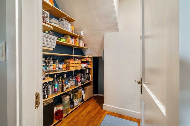 10 Washington Ave. 1, Waltham, MA 02453