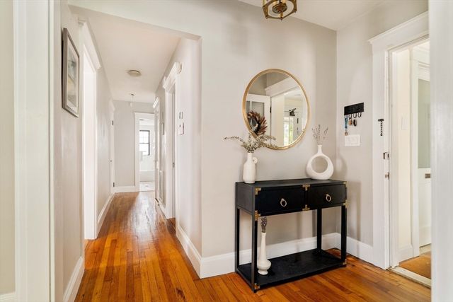 10 Washington Ave. 1, Waltham, MA 02453