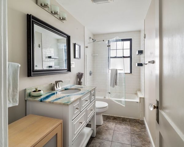 10 Washington Ave. 1, Waltham, MA 02453