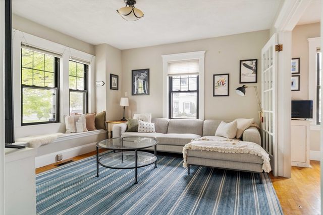 10 Washington Ave. 1, Waltham, MA 02453