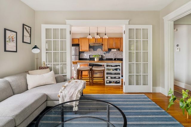 10 Washington Ave. 1, Waltham, MA 02453
