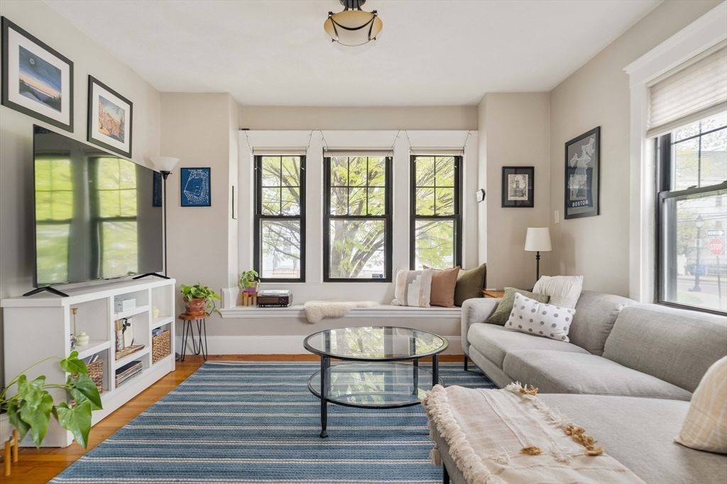 10 Washington Ave. 1, Waltham, MA 02453
