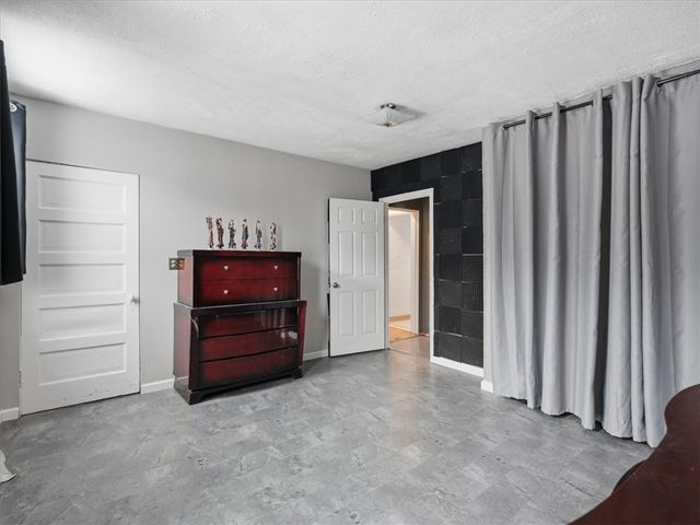 300 Gardner St, Mckees Rocks, PA 15136