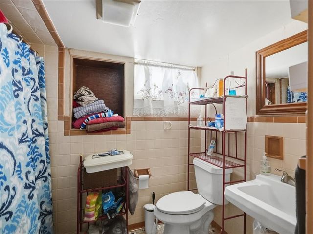 300 Gardner St, Mckees Rocks, PA 15136