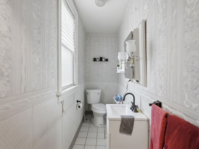 300 Gardner St, Mckees Rocks, PA 15136