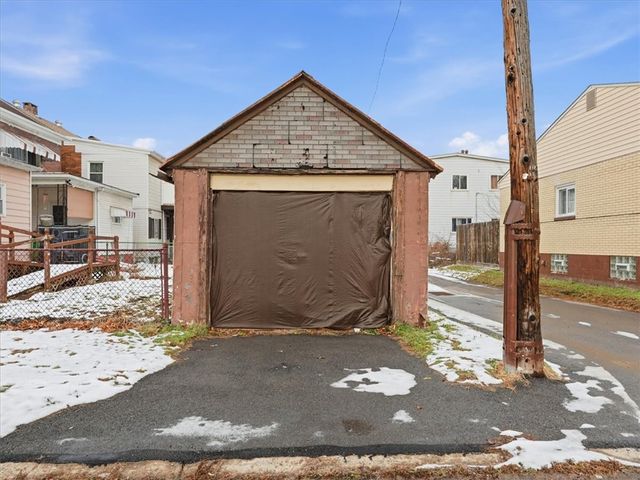 300 Gardner St, Mckees Rocks, PA 15136