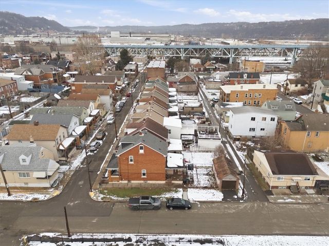 300 Gardner St, Mckees Rocks, PA 15136
