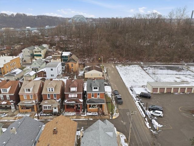 300 Gardner St, Mckees Rocks, PA 15136