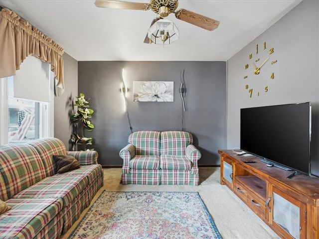 300 Gardner St, Mckees Rocks, PA 15136