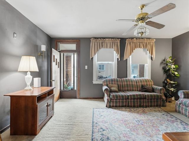 300 Gardner St, Mckees Rocks, PA 15136