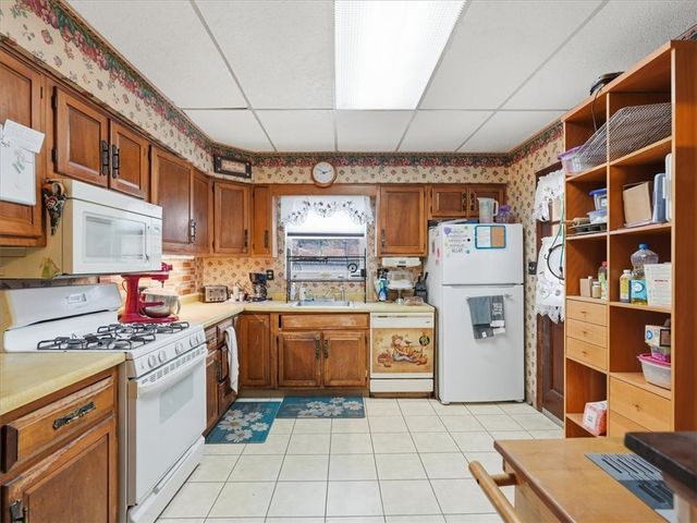 300 Gardner St, Mckees Rocks, PA 15136