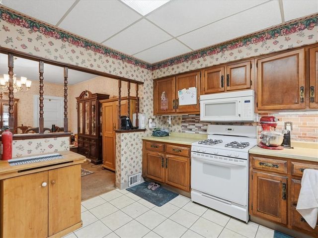300 Gardner St, Mckees Rocks, PA 15136