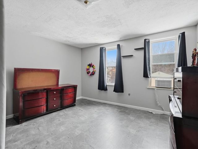 300 Gardner St, Mckees Rocks, PA 15136